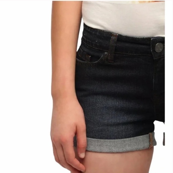 BDG Alexa Mid Rise Dark Wash Jean Shorts 26 - Picture 4 of 9